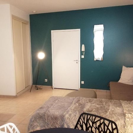 Studio Dans Vieux Magasin 1800 Appartement Sedan Buitenkant foto