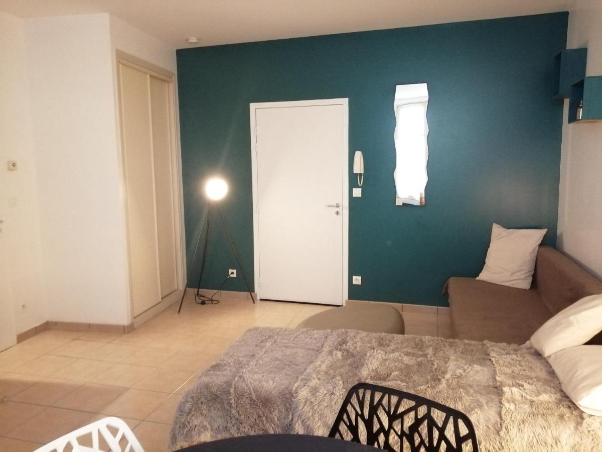 Studio Dans Vieux Magasin 1800 Appartement Sedan Buitenkant foto