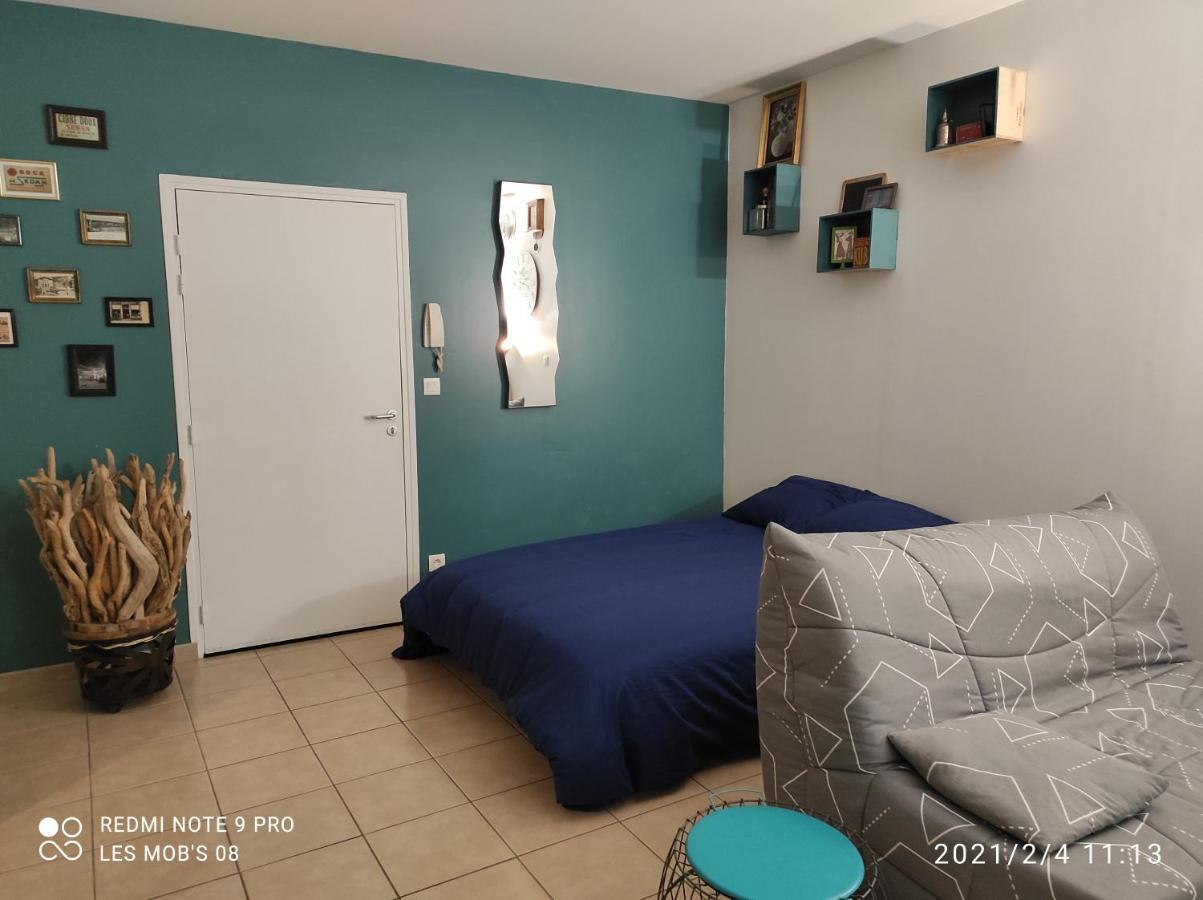 Studio Dans Vieux Magasin 1800 Appartement Sedan Buitenkant foto